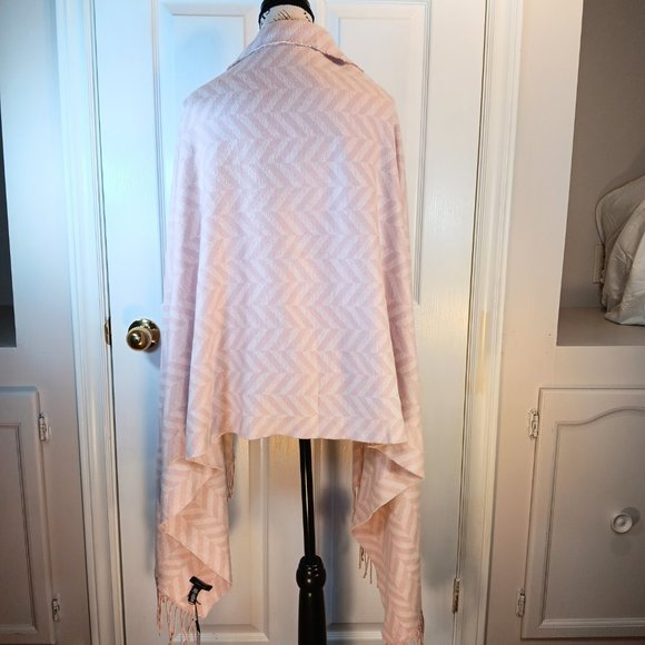 NWT Indigo Herringbone Wrap Shawl Scarf Soft Knit Pink Cream Women's OS - Picture 8 of 15